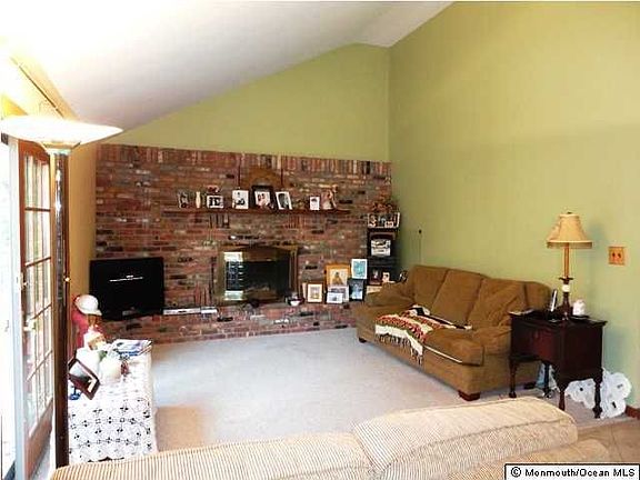 2nd image of 174 Leslie Ln