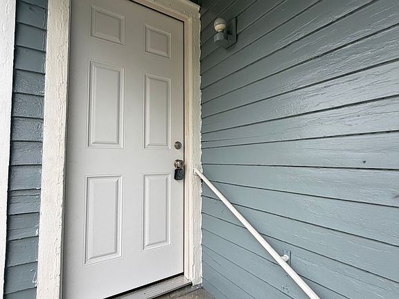 3rd image of 420 Joan St
