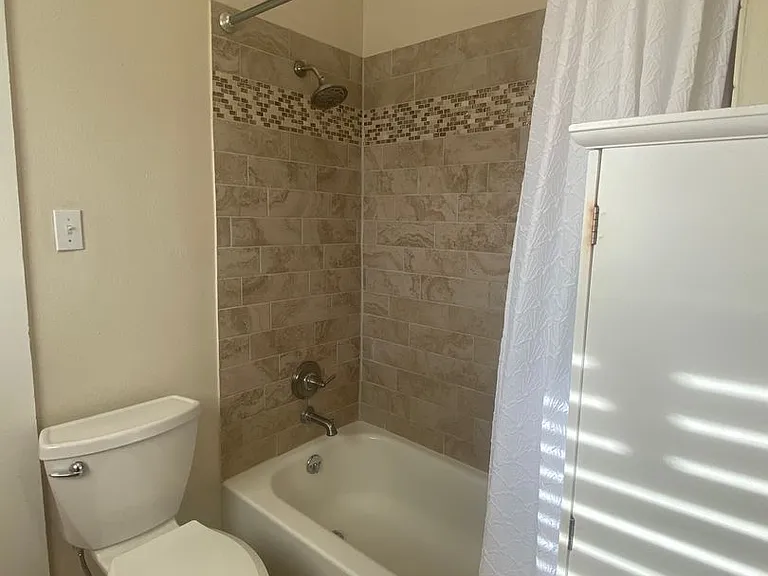738 N Wall St — Photo 16