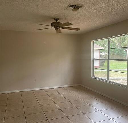 3rd image of 308 W Crescent Dr APT 1