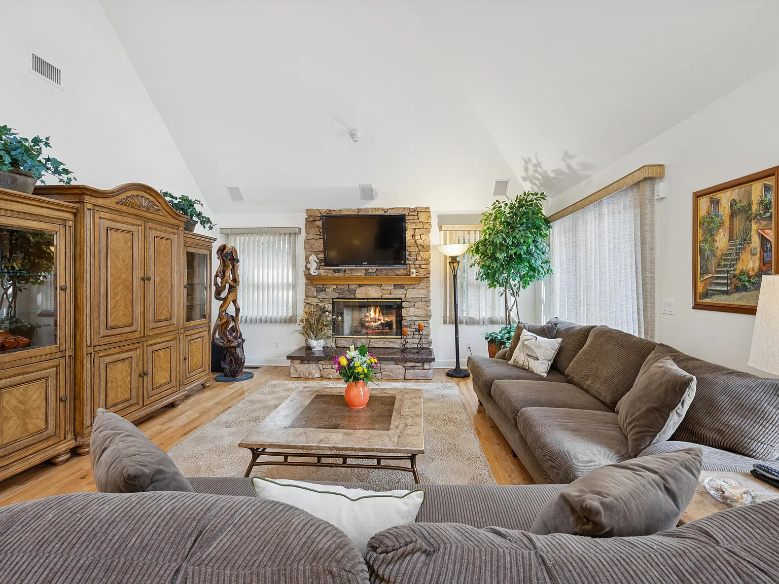 Chic Southampton Pines 5 bedroom with Heated Pool in East Quogue — Photo 4