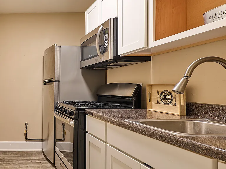 198 Court St #8 — Photo 4