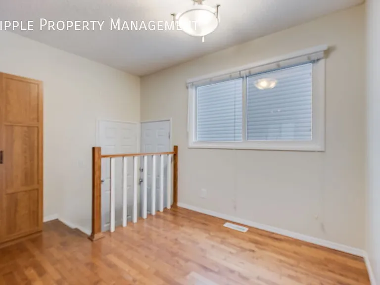 63 Woodglen Close SW #UPPER — Photo 5