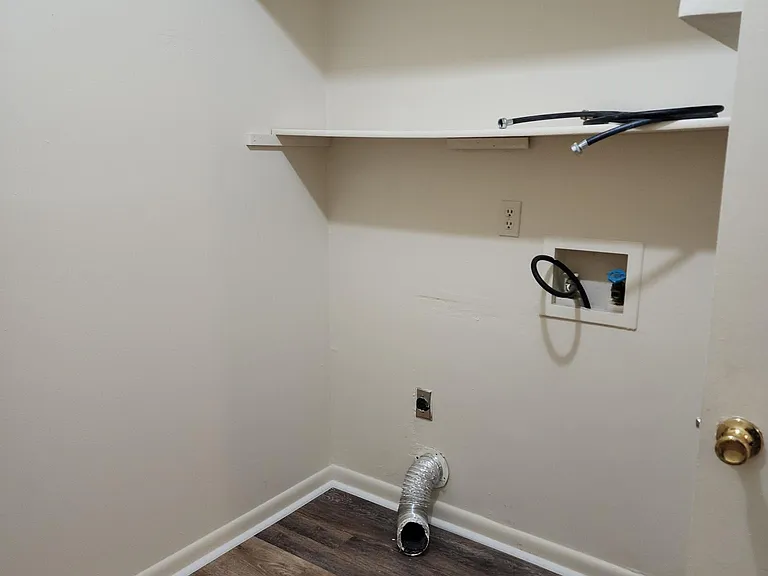 511 Summitt St #B — Photo 8