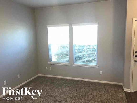 3rd image of 1620 Claremont Garden Cir