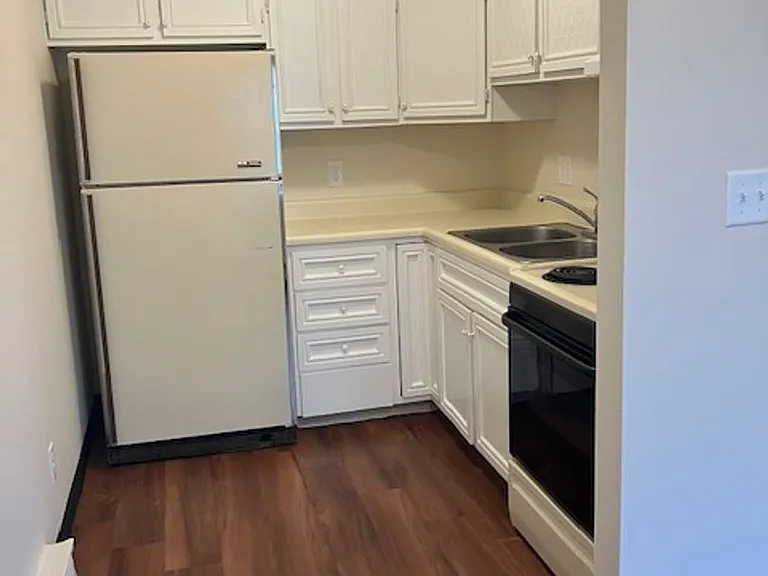 1445 E Market St — Photo 3