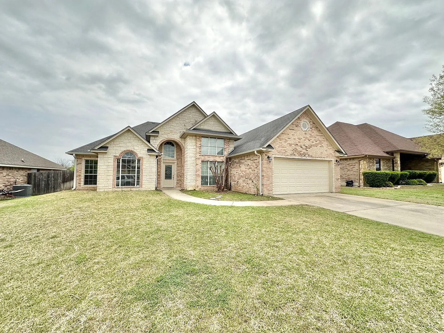 Viewable August 25th! Pets Accepted! — Photo 1