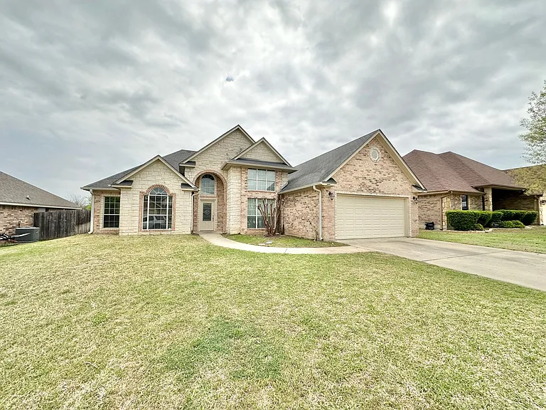 705 Marshall Dr — Photo 1