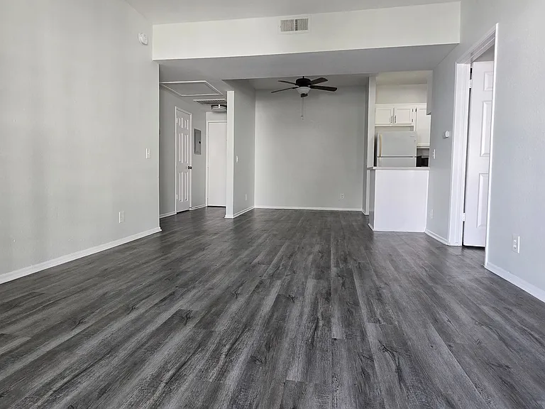 685 Kelton Ave — Photo 24