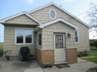 7880 Lakeshore Dr, Newport, MI 48166