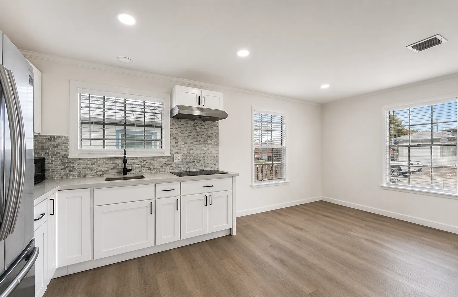 3 bed, 1200 sqft, $2,275 — Photo 2