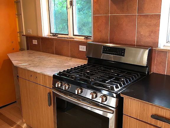 4-yr old gas range