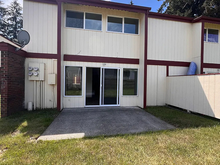 1010 Midway Dr NE #10 — Photo 13