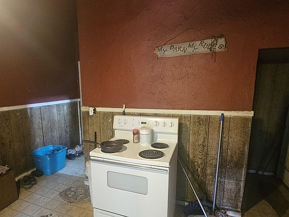 5th image of 317 Catherine St