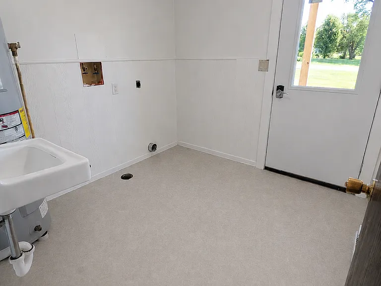 1075 Lancaster St #D — Photo 13