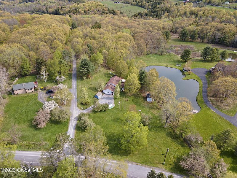 2nd image of 8 Durland Lane Lane