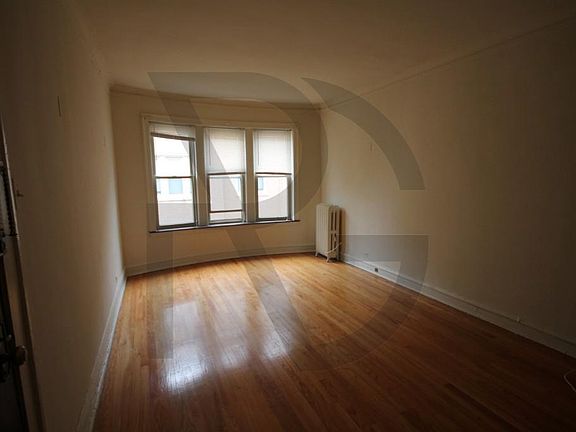 3rd image of 4225 N Paulina St #4225E2