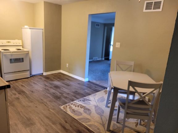 4th image of 111 Wenzel Ave