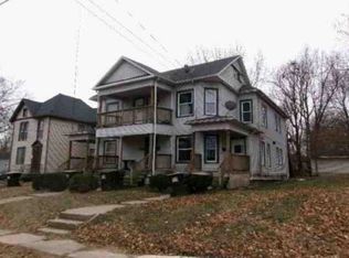 311-315 1/2 E Pleasant St, Freeport, IL 61032