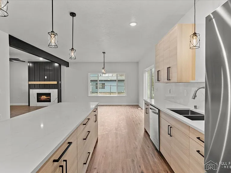 7442 N Paw St — Photo 28