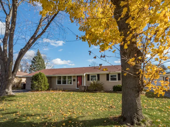 413 Harold St, Crystal Lake, IL 60014