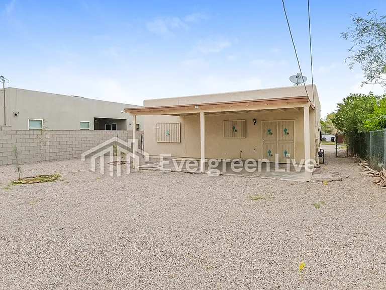 149 W Lee St — Photo 19