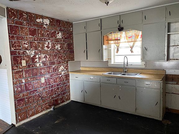 4th image of 210 N Stephens St