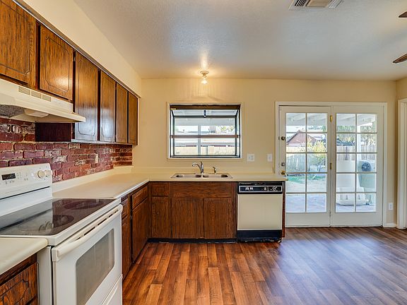 2nd image of 7137 W Missouri Ave