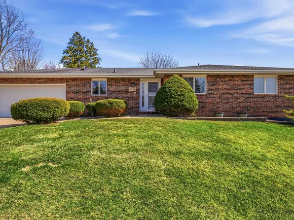 3098 Foothill Ct, Dubuque, IA 52001