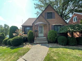 6494 S Canterbury Rd, Parma, OH 44129