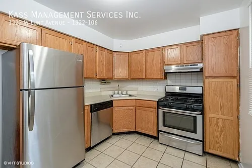 1322 W Lunt Ave Photo 1