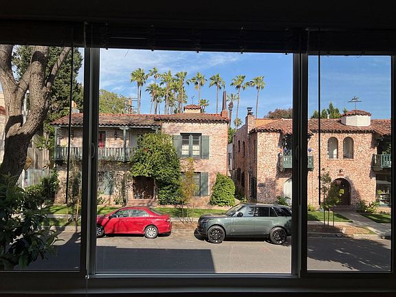 3rd image of 1147 N Vista St #1