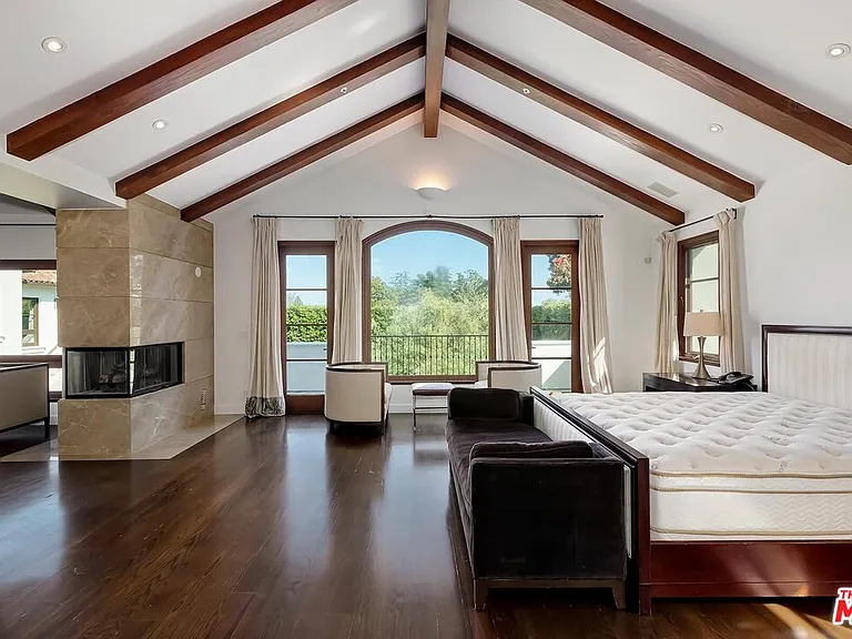2134 La Mesa Dr — Photo 30