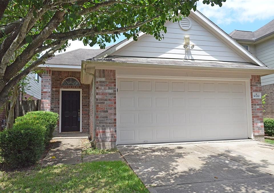 2nd image of 10210 Middleglen Ln