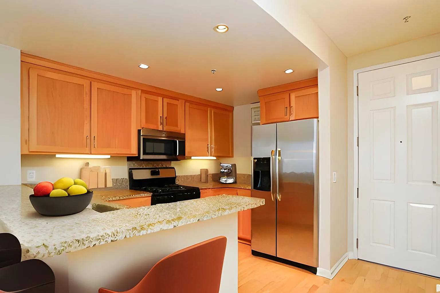 2 bed, 1000 sqft, $3,799 — Photo 2
