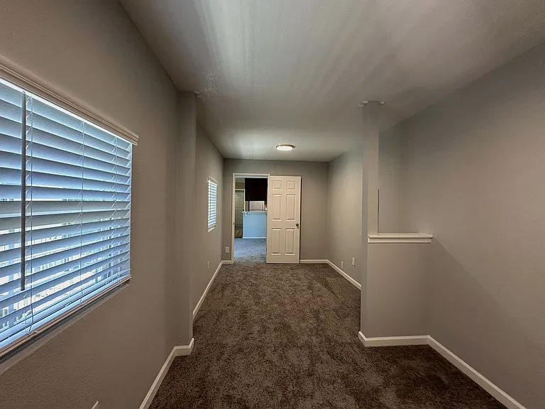 330 W Acacia Street — Photo 20