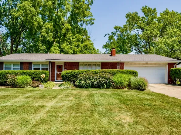 14 Grandview Dr, Normal, IL 61761