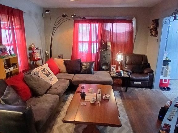 3rd image of 569 Cameron Ave