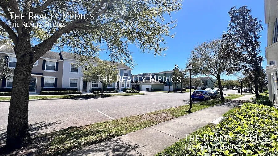 Upgraded Avalon Park 3 Bed/2.5 Bath Townhome! — Photo 1