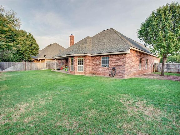3rd image of 3350 White Oaks Dr