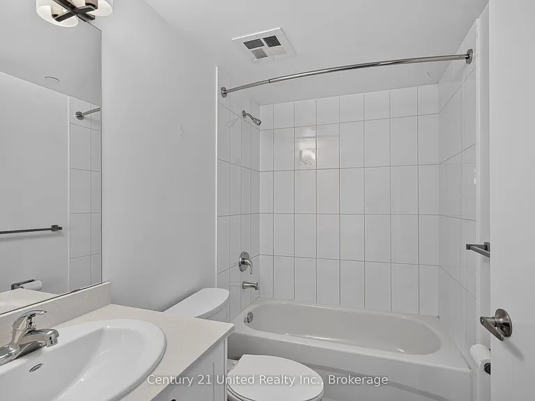 100 Bond St E #606 — Photo 15
