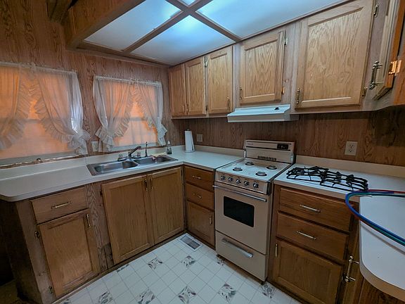 5th image of 57 Elm St Lot 3