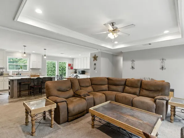 726 Highland Cir, Springtown, TX 76082