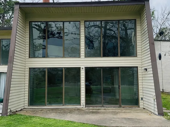 24470 Country Club Dr, Huntsville, TX 77320