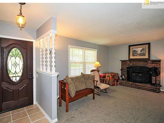 4th image of 420 NE Grant Dr