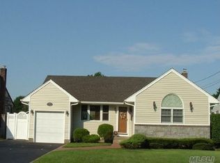 1146 Littleneck Rd, Bellmore, NY 11710