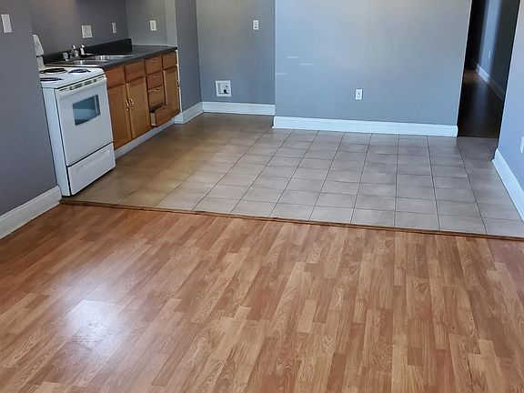 2nd image of 2706 Jasmine St
