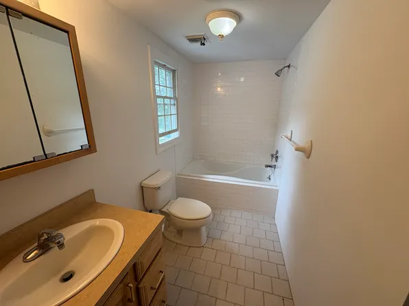 17 Woodfield Ave #1, East Quogue, NY 11942