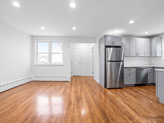 4th image of 1008 Huntington Avenue