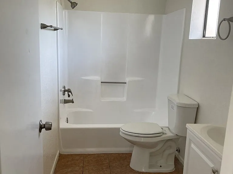 11503 Menlo Ave — Photo 12
